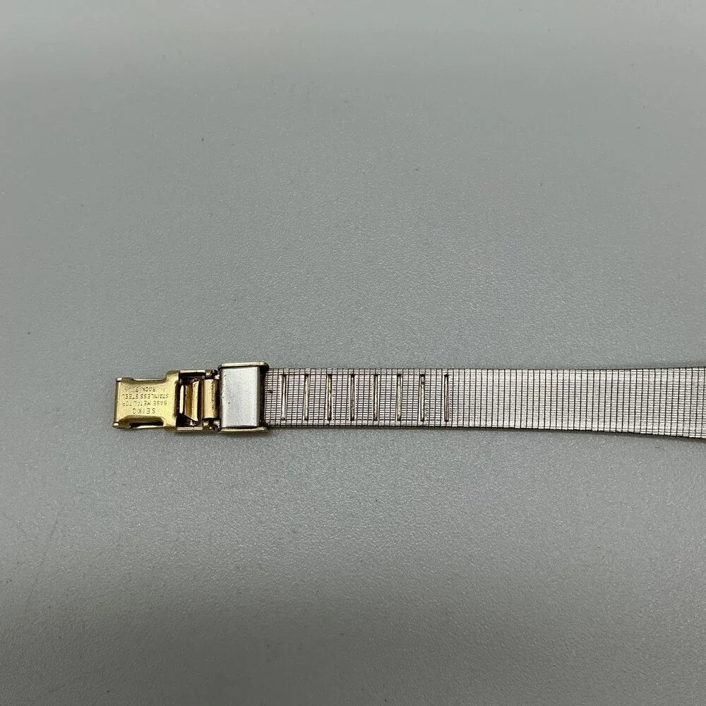 Vintage Seiko Womens Watch 20mm Gold Tone Champagne Dial 8Y21-0010 New Battery